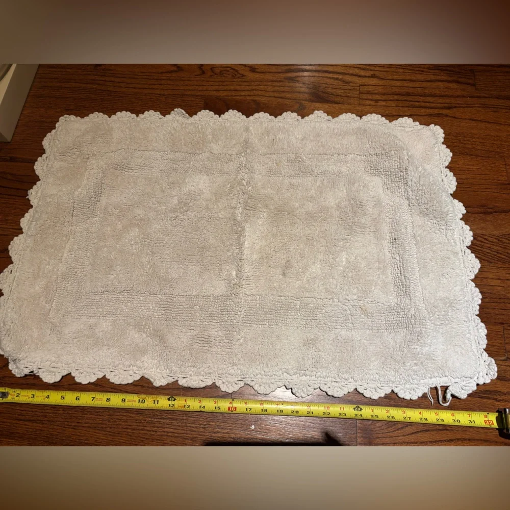 Elegant Cream Bath Mat Set